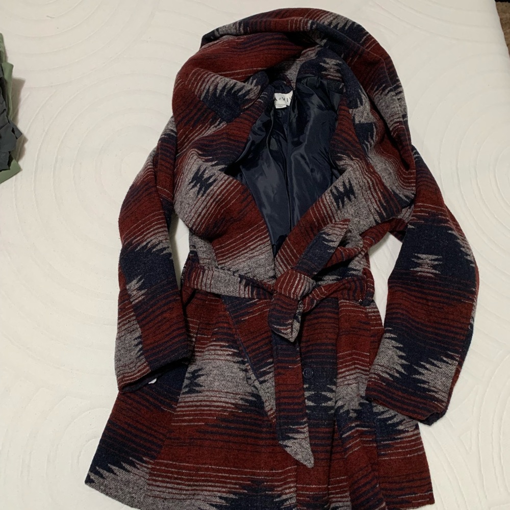 Jacket with belt tie